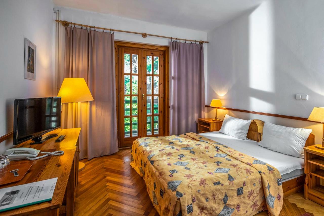 Bakony Hotel Bakonybel ภายนอก รูปภาพ